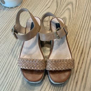 Cognac braided platforms